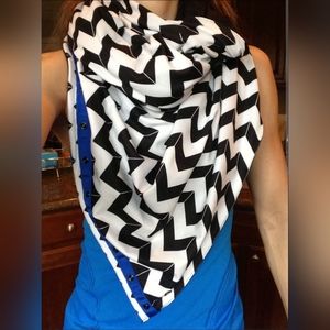 Lululemon Vinyasa Chevron Scarf in Black, White, and Blue